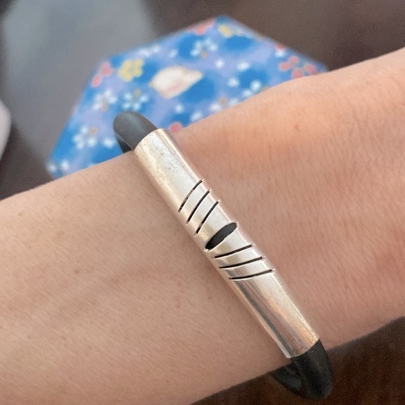 Sterling Silver Uniquely Crafted Silicon Bracelet - Picture 1 of 5